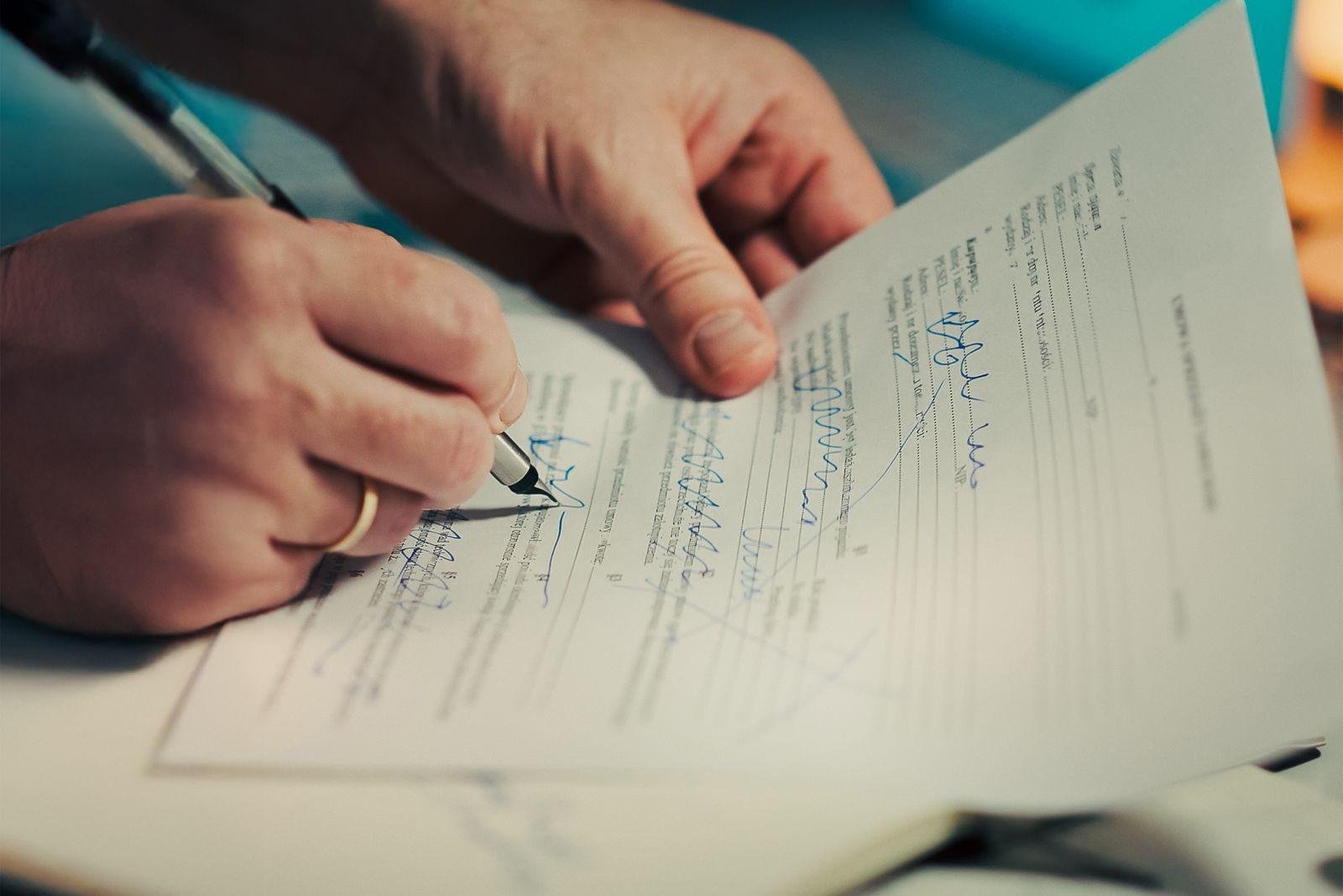 Signature des statuts d'une SCI prévoyant la location meublée à titre accessoire
